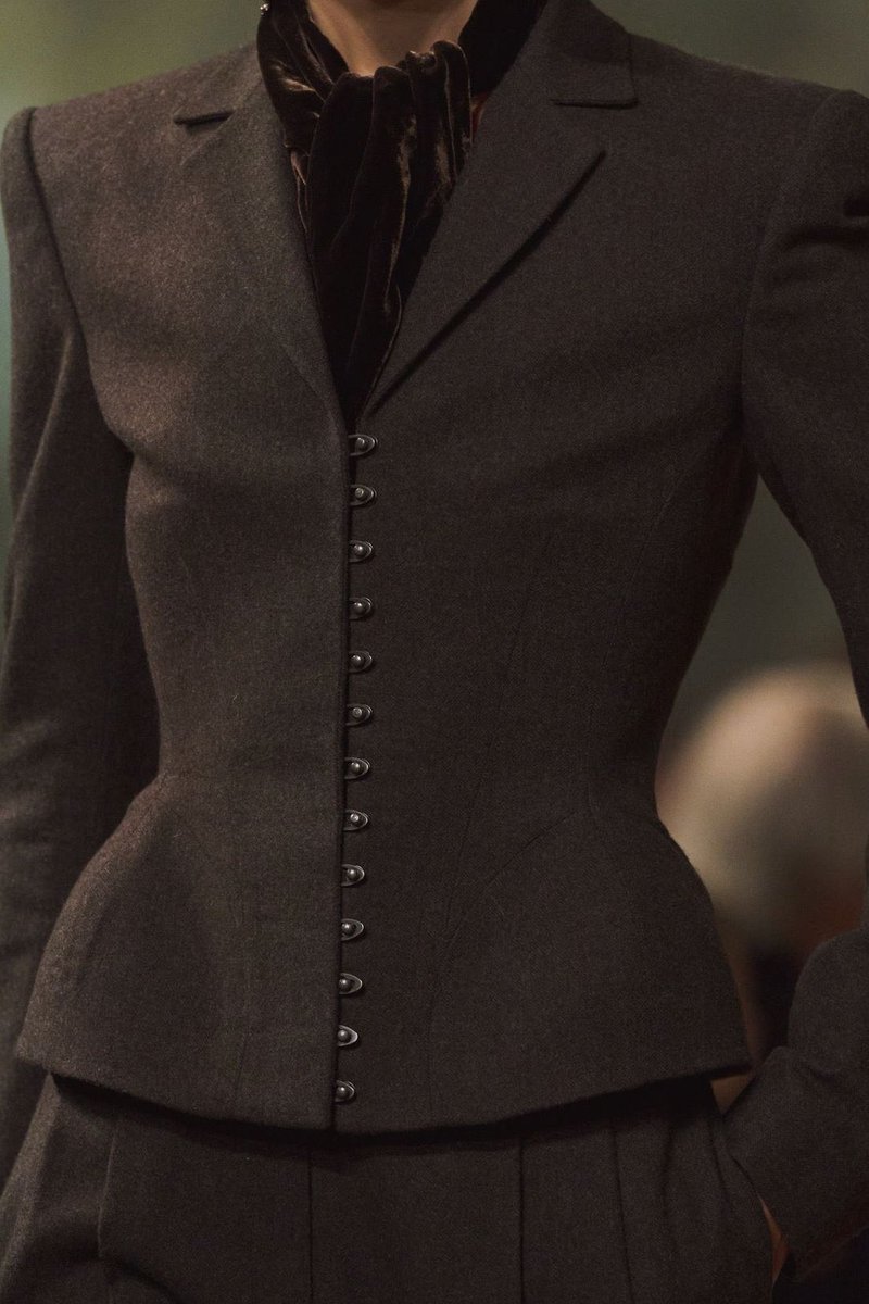 porcel444in's tweet photo. brown and earth colors looking so good lately i need these fits in my wardrobe now https://t.co/isDuMYRZfa