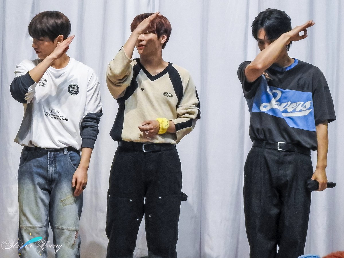 이제부터 8년 차야❣️

240421 사운드웨이브 팬싼 

#영준이의눈에별을모으다

#배너 #VANNER #ベナー #VVS 
#혜성 #박혜성 #HYESUNG #ヘソン
#성국 #박성국 #SUNGKOOK #ソングク
#영준 #안영준 #YEONGGWANG #ヨングァン
<a href="/_sungkook/">성국</a> <a href="/VannerOfficial/">VANNER 배너</a>