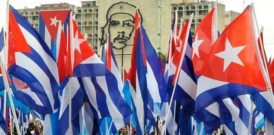 Dentro de la Revolución, todo; contra la Revolución, nada.

¡Hasta la victoria siempre!