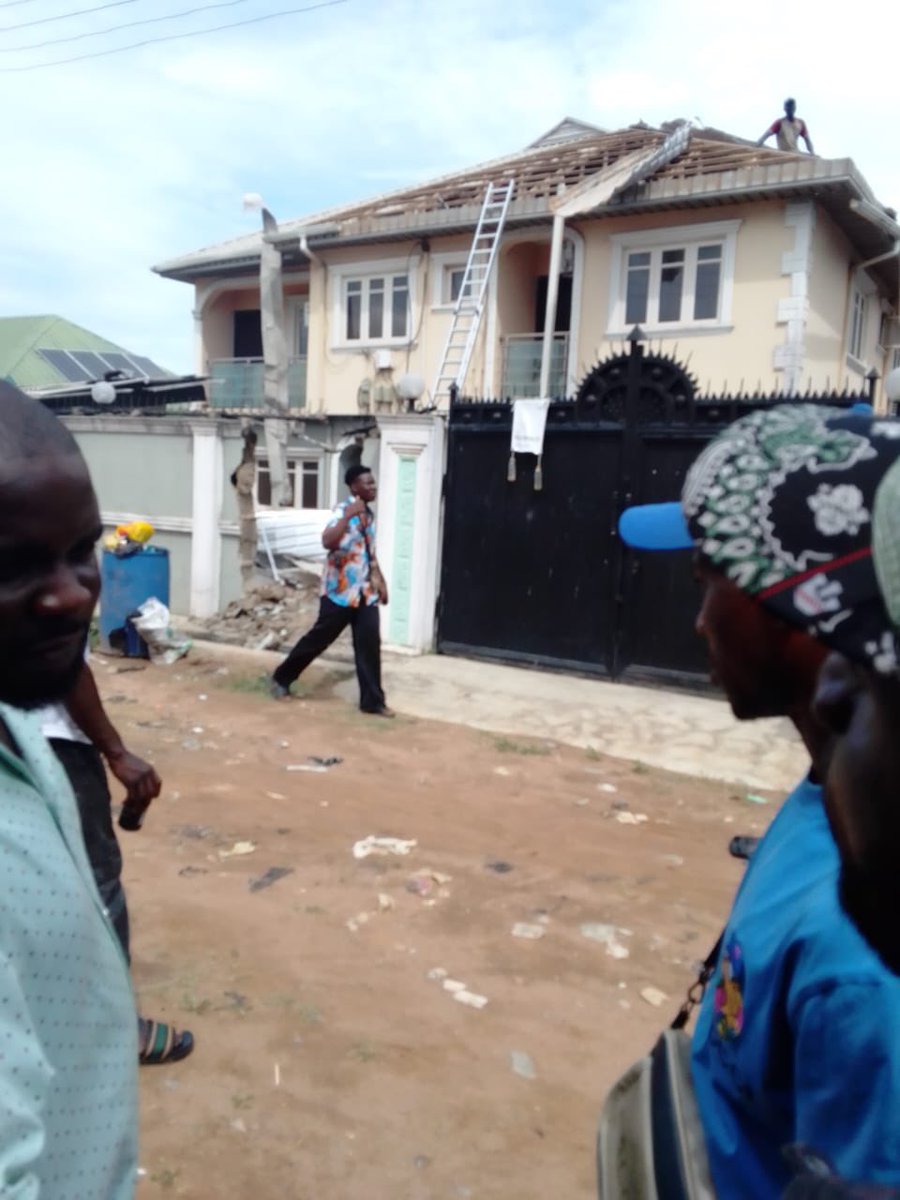 My dad’s house in surulere community, amikanle ipaja, is currently being demolished by omo onile who claim they have a court order. They are accompanied by members of the nigeria police force.
This has been going on for two weeks, and our worst fear is happening today.