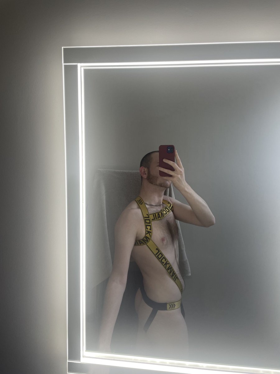 OnlyBoyLeft tweet media