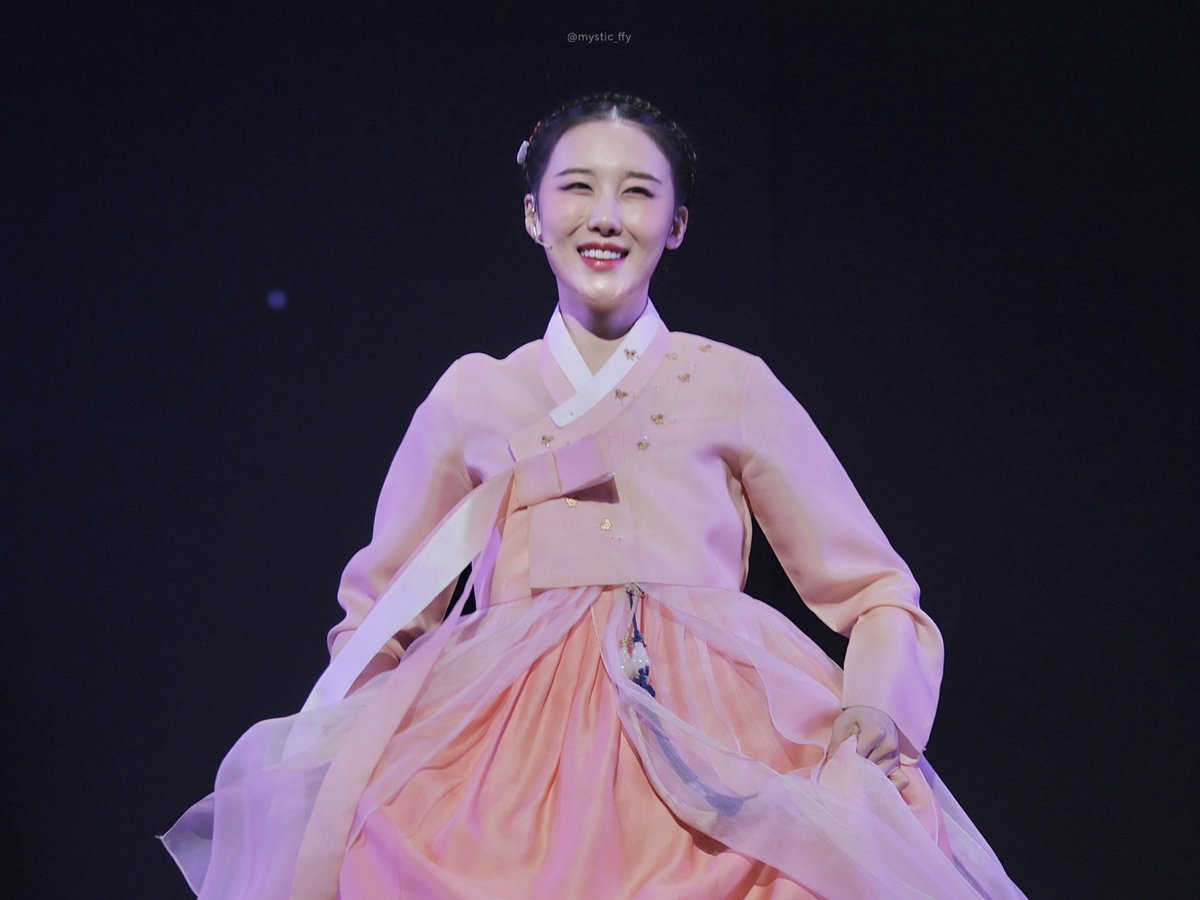 260213 #한복입은남자 커튼콜데이

정의공주·엘레나 | #최지혜

그대 꿈이 내게 한 겹
그대 생각이 또 한 겹