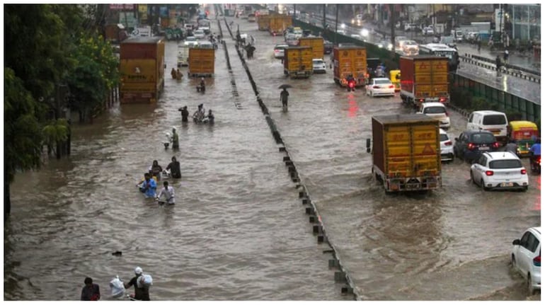 LALITALR's tweet photo. @NayabSainiBJP @BJP4Haryana @narendramodi Aache din to Gurgaon walo ke bhi aate hain https://t.co/A9Dnp7kTCT