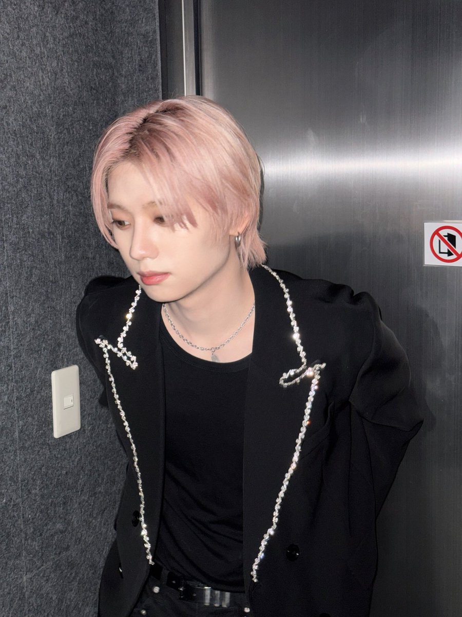 AIMERS_members's tweet image. 📸🖤

#AIMERS #에이머스 #YOEL #요엘