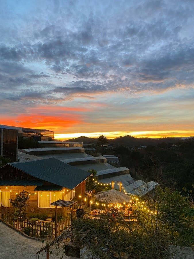 VivuStay's tweet photo. Đà Lạt thắng vote, mình "lên sóng" nè!

📍 Lặng Homestay - Đường Khe Sanh, Đà Lạt

Đúng chất chữa lành: gỗ mộc, nắng đẹp &amp; yên tĩnh. Ảnh thực tế 100%, đảm bảo không khác gì bên ngoài.

Vivu khắp chốn, Stay thật chất!

#VivuStay #Dalat #ReviewHomestay https://t.co/wChZHqBHDr