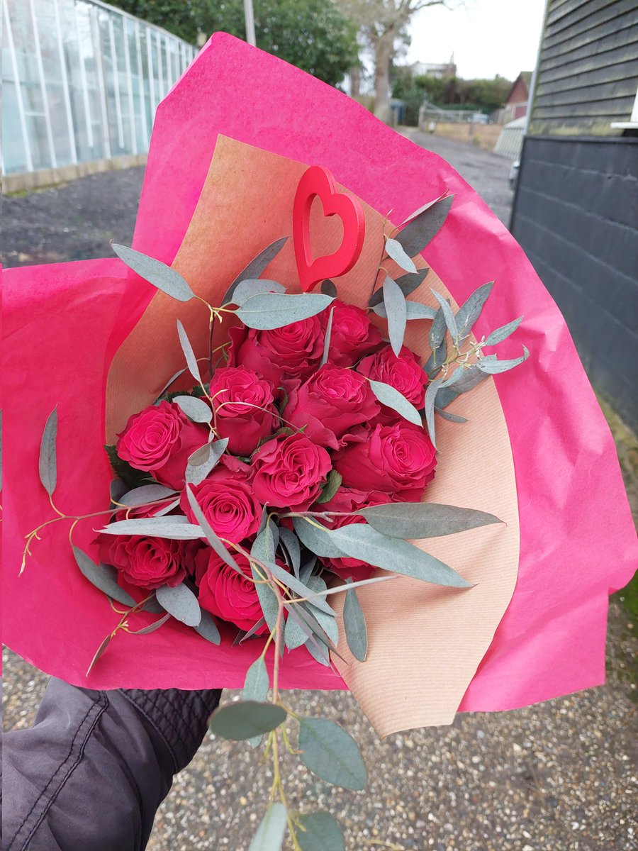 And the last handful of our deliveries for today are on the way now! We hope you are all having a fab valentines and thank you for all your orders as always 💓
#valentines #valentinesday #flowers #florist #roses #love #heart