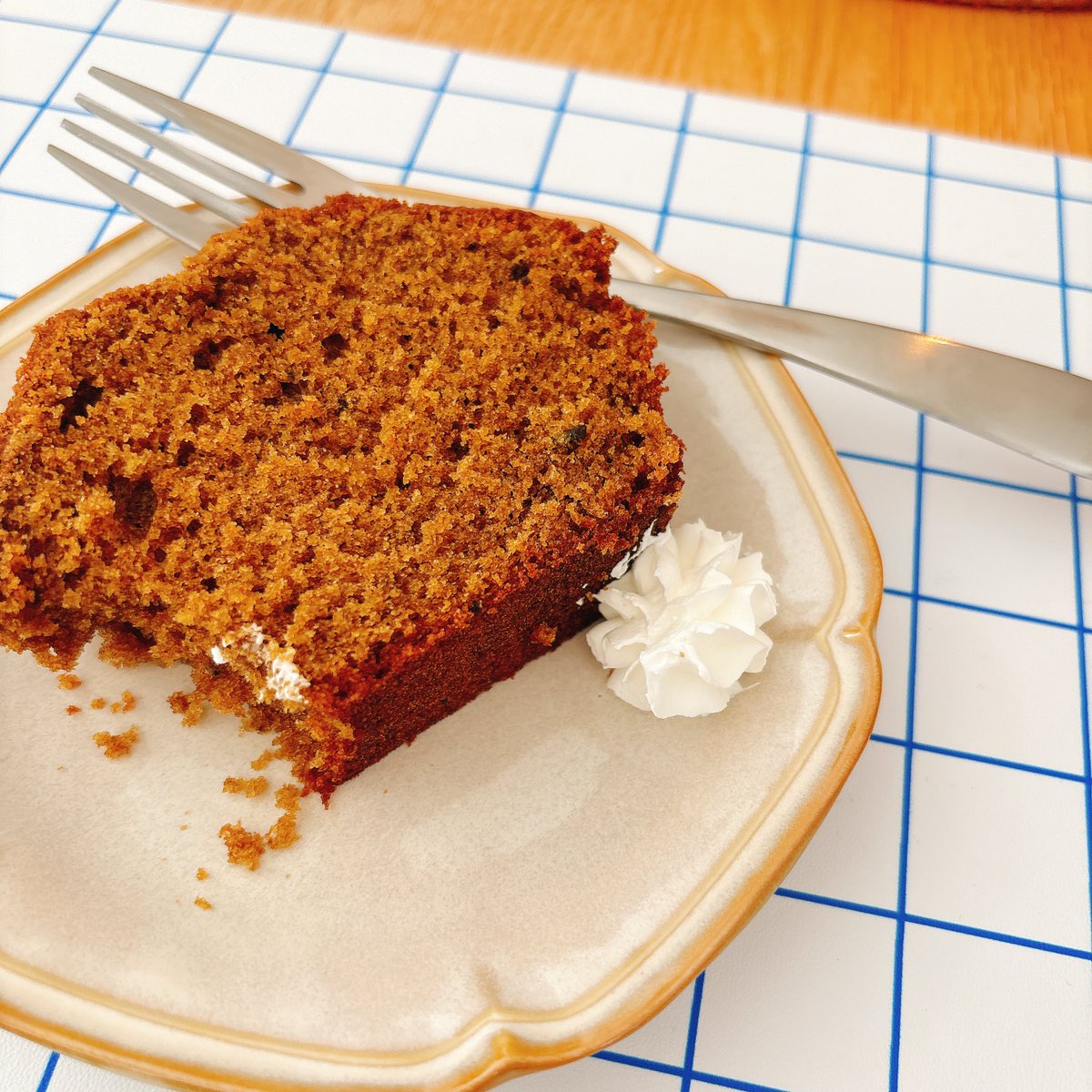 これをこうしてこうじゃ(写真を撮る前に意気揚々と一口食べてしまったの図)