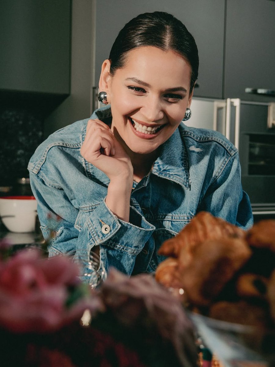 Sevgi en güzel haliyle… ❤️
14 Şubat’ın ruhu biraz kalpte, biraz gülüşte ✨🌹
<a href="/GyulsimAli/">Gülsim Ali</a>