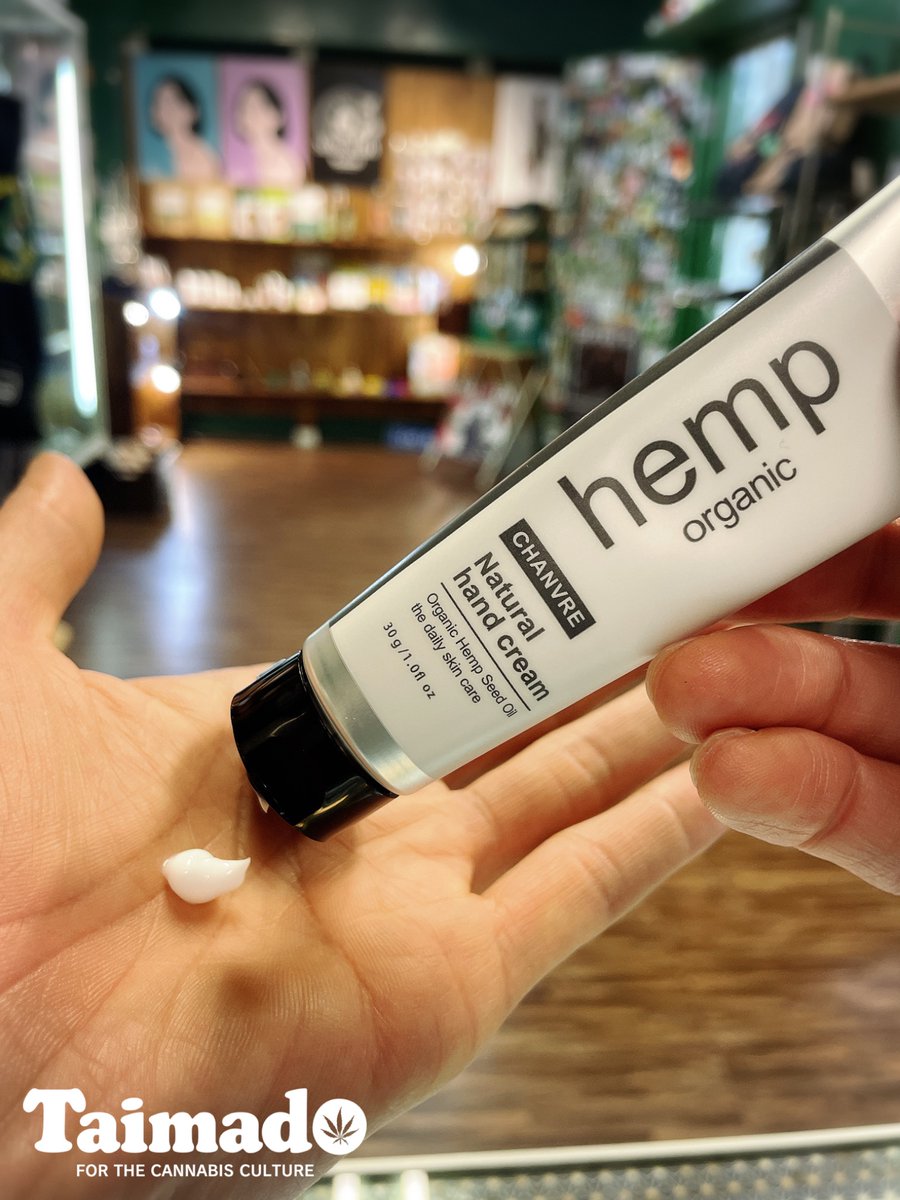 皆さま こんにちは🌱
大麻堂(Taimado)です。

本日は新入荷のハンドクリームを紹介します！！

ヘンプコスメのシャンブルより新作が届きました✨

今回ももちろんオーガニックヘンプシードオイル配合です◎

ヘンプシードオイルの保湿力を感じられる商品になっています😳

taimado.com/onlinestore/pr…