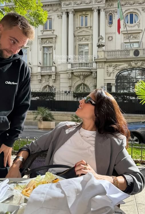 En un día como hoy sobran las palabras ❤️🌹🥰 "Feliz San Valentín"  #JosMari14F #DiaDeLosEnamorados #SanValentín #ValentinesDay