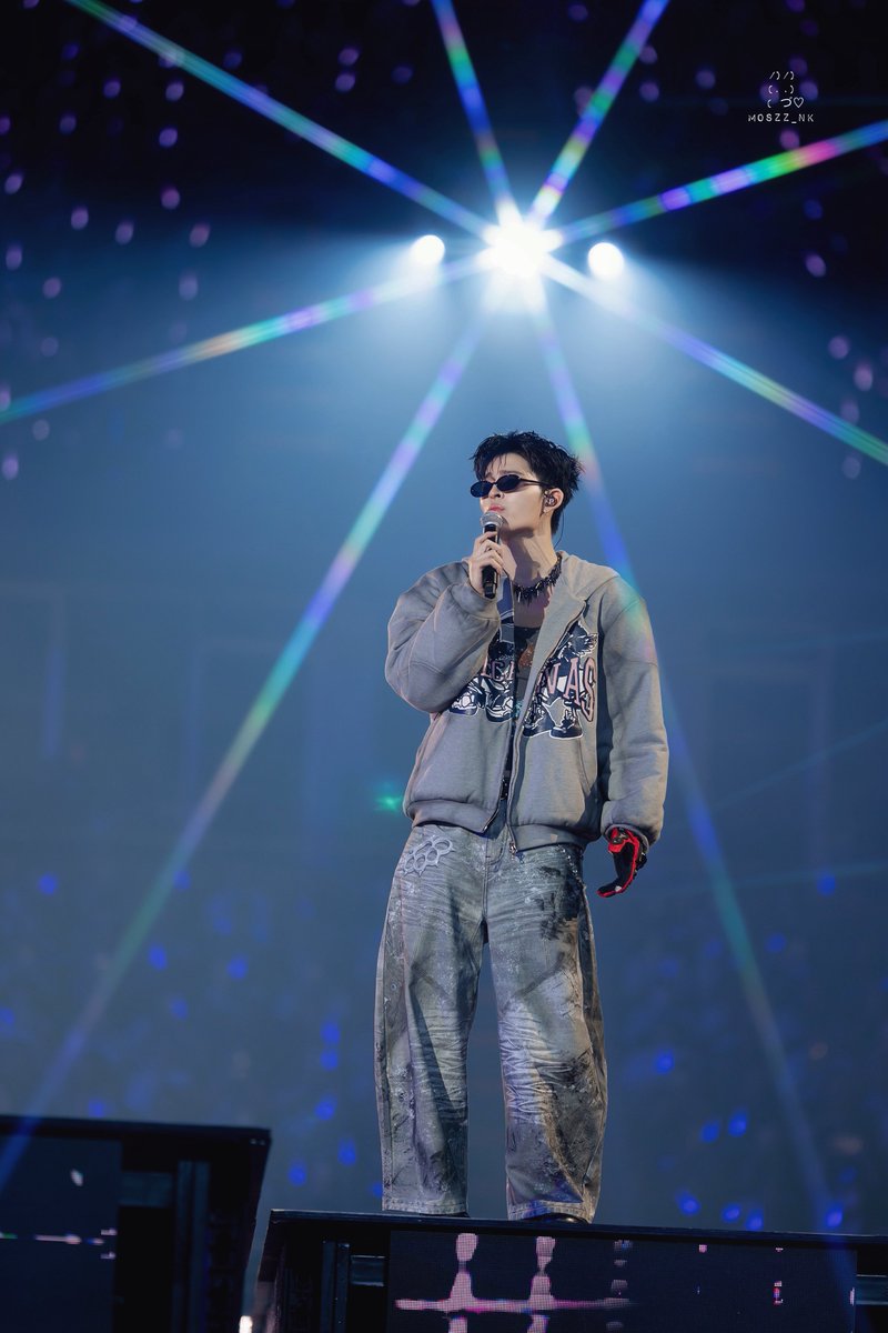 ลงย้อนหน่อย คุณณราวิชญ์เขาเท่จังวะ 💫💖✨

#ppnaravit 
#RISERCONCERTD1