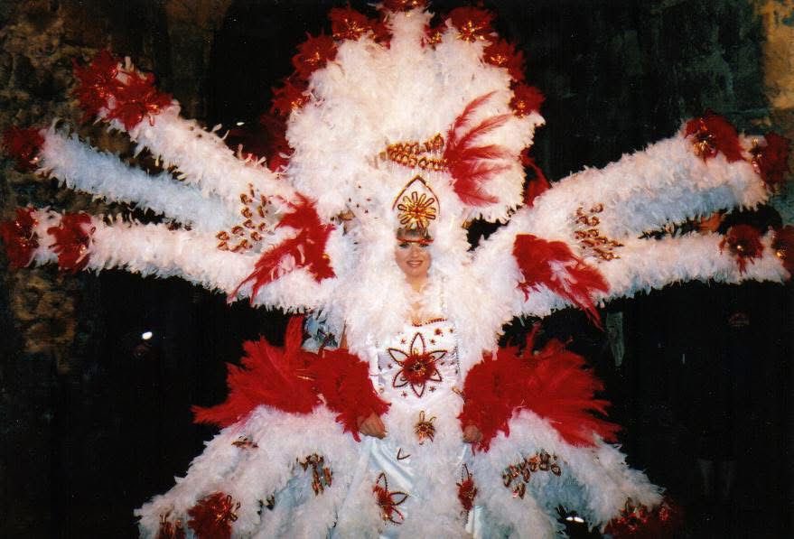 TGNAjuntament's tweet photo. #TGNBLOG | 😍 El Carnaval de Tarragona és una festa que uneix la ciutat. Darrere del #CarnavalTGN hi ha una sèrie de dones que, amb la seva passió i dedicació, l'han ajudat a fer créixer.
🗣️ Parlem amb la Laura Pérez, Lumi Benítez i Úrsula Marín
ℹ️ https://t.co/reVlXggfZM https://t.co/0cY1eY6FeF