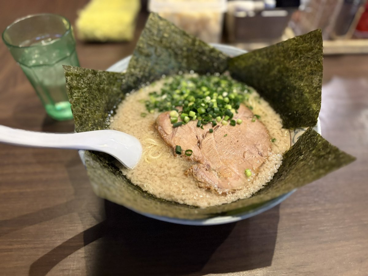 にんにく屋🧄🤤🍜 細麺と濃厚なスープとにんにくたっぷりで美味しく