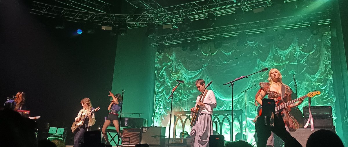 Yesterday I went to the Last Dinner Party concert in Milan and I feel like a new person.
My first ever concert and a wonderful experience!