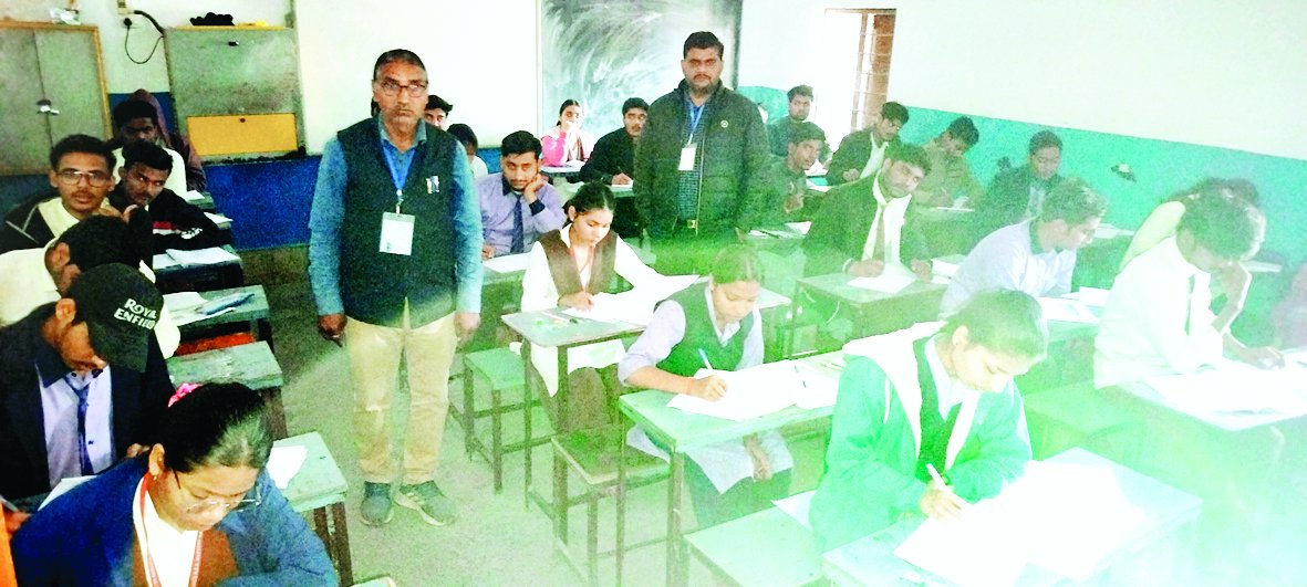 10वीं-12वीं बोर्ड परीक्षा के दौरान हनुमना में सीसीटीवी बंद होने पर भोपाल से अलर्ट आया, वहीं रीवा के एक केंद्र में छात्रा बेहोश हो गई।
और जानें: starsamachar.com/cctv-failure-h…

#BoardExams #CCTVFailure #ExamAlert #RewaNews #BhopalAlert #MPBoard #StudentHealth #ExamDay #EducationNews