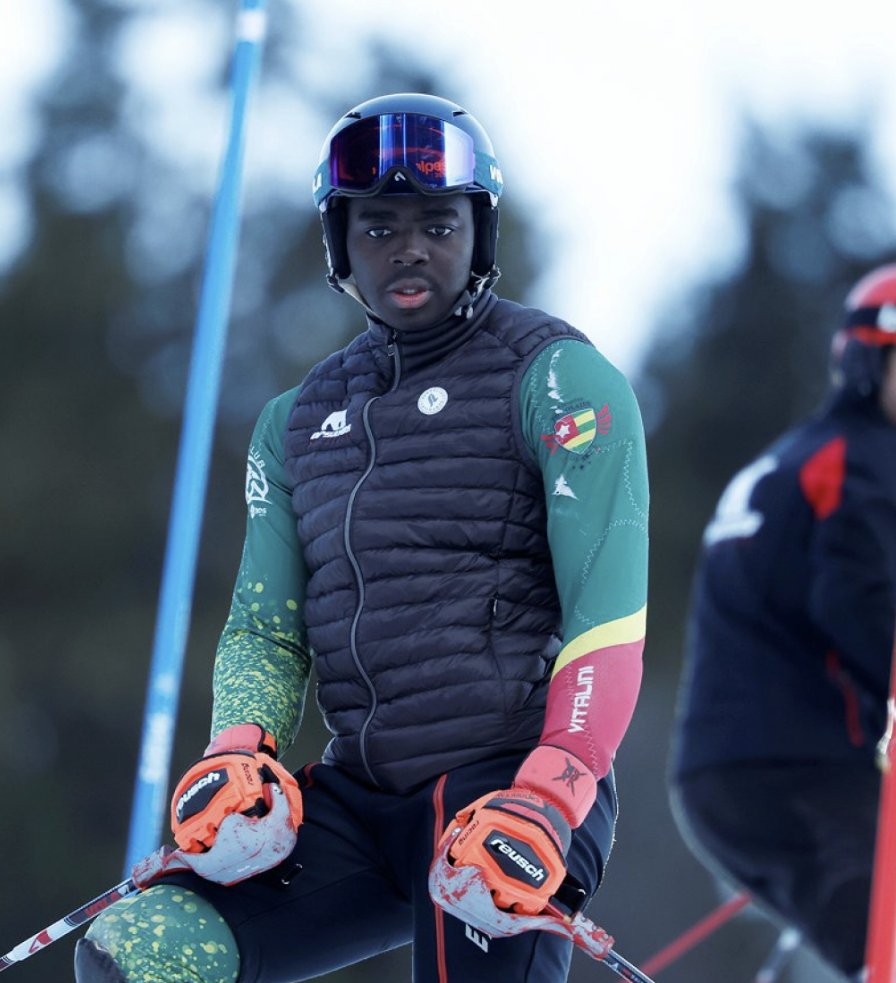 🇧🇯 Nathan Tchibozo est le tout premier sportif à représenter le Bénin aux JO d'hiver : ce dernier est engagé en slalom et en géant. En parallèle, il poursuit un bachelor en marketing du sport, mais son plan A est de réussir dans le ski. 👊 (L'Equipe)

📸 Christophe Pallot