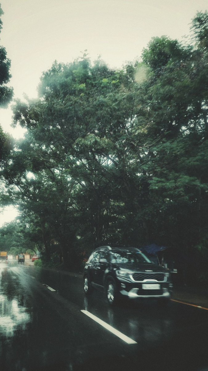 itssidjourney's tweet image. Rainy roads &amp;amp; tea Or Beach sunset &amp;amp; silence