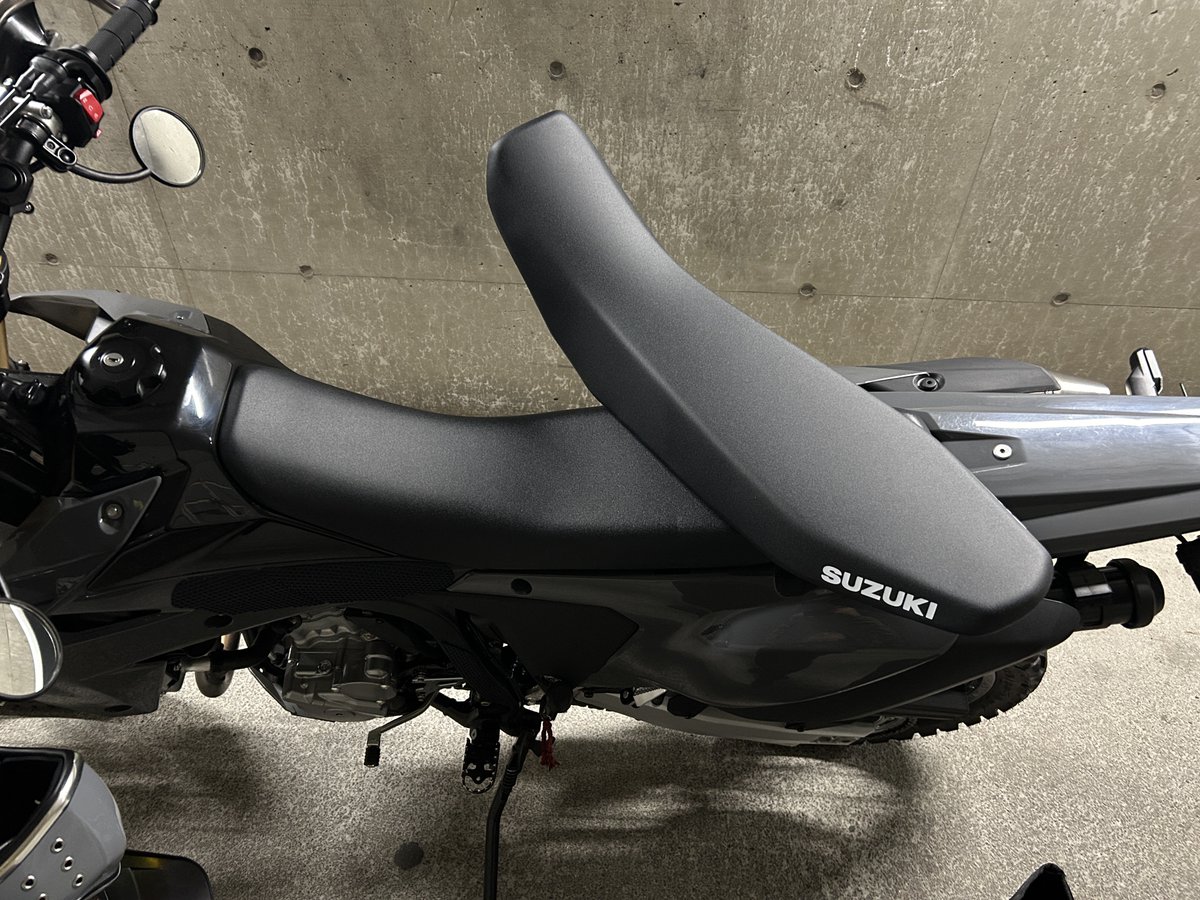 Sに乗ると足が窮屈になる問題… SMの純正シートをぶっ込んでみた