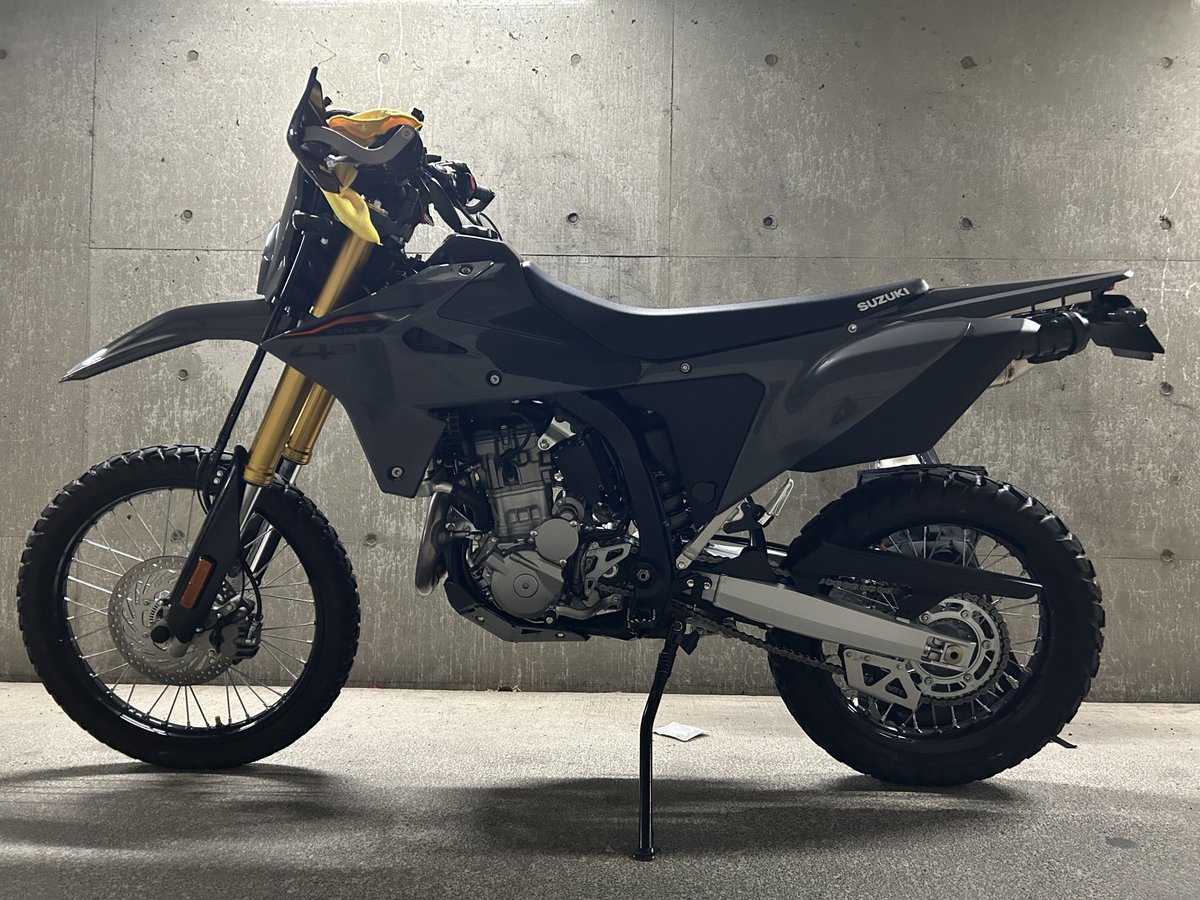 Sに乗ると足が窮屈になる問題… SMの純正シートをぶっ込んでみた