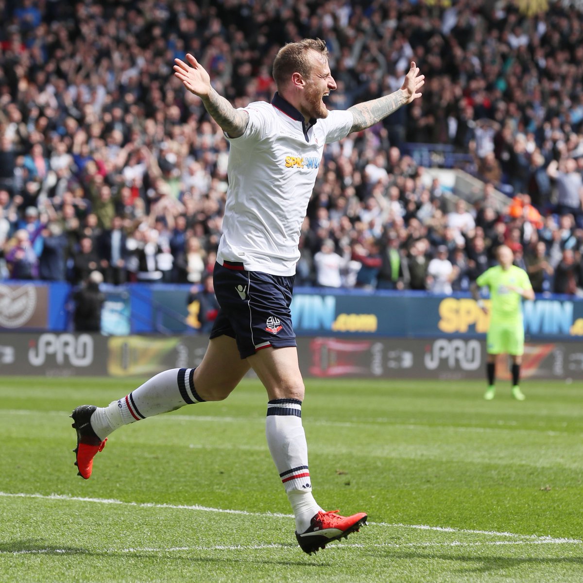 OfficialBWFC's tweet photo. 🎂 Sending birthday wishes to @BigWheatz31! 

Have a great day, David 🙌

#bwfc https://t.co/oeiMgWOVHK