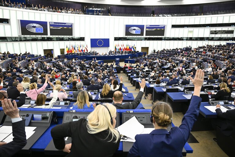 🇪🇺 El Parlamento Europeo ha aprobado en el pleno de Estrasburgo, con 340 votos a favor, 141 en contra, de la ultraderecha y 68 abstenciones, una resolución dirigida al Consejo para que defienda el reconocimiento de las "mujeres trans como mujeres" y su inclusión en todas las