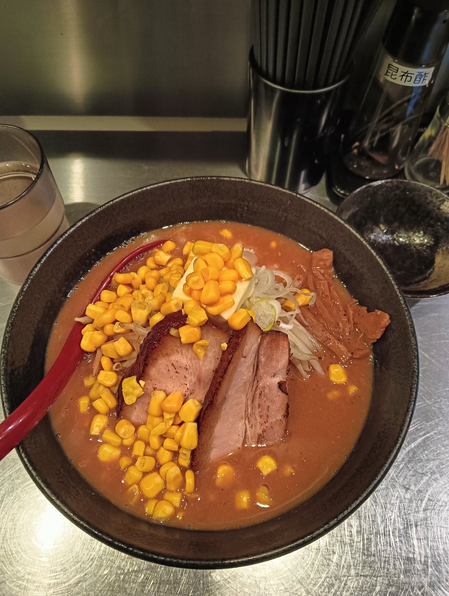 menesthcherry's tweet photo. 最近お気に入りのラーメン屋さん 味噌ラーメンにバターとコーンをトッピングしちゃう https://t.co/wsSi20Y3Nv