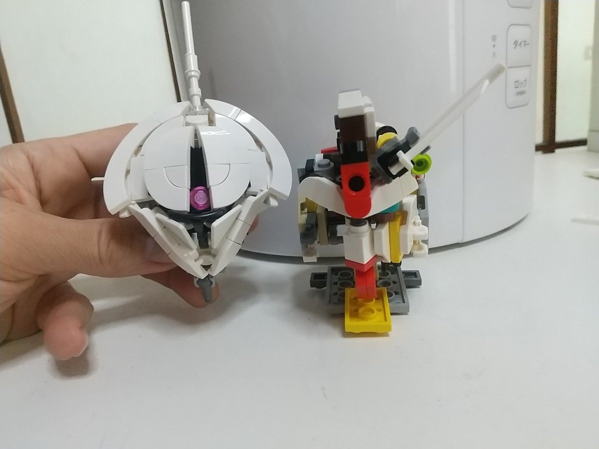 hiebow2's tweet image. スケール合わせ。レゴで再現を行う者にとっては特別な領域。
誰にでもできそうで、出来ないのがスケールを合わせる再現。誰もが避けるスケール合わせ。

ええやろ。
#LEGO