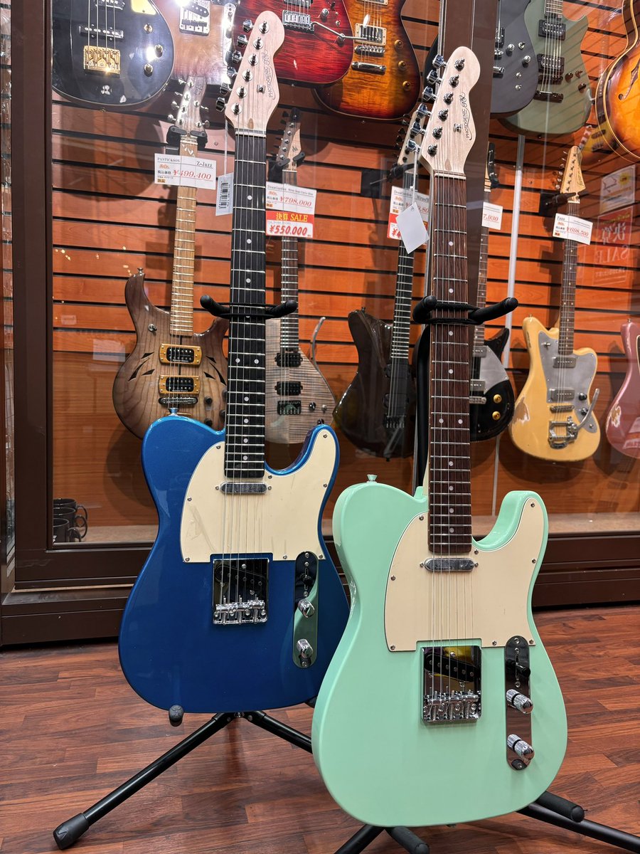 apollonmusic's tweet image. 鮮やかなカラーリングの #Photogenic TL-180 テレキャスタータイプが2本入荷しました🙆‍♂️

ソフトケース、ミニアンプ、チューナー、ストラップ等が一緒になったライトセットでの販売で、価格は¥22,990(税込)

初めてのエレキギターにピッタリの商品です✨
是非店頭で実機をご確認ください😆