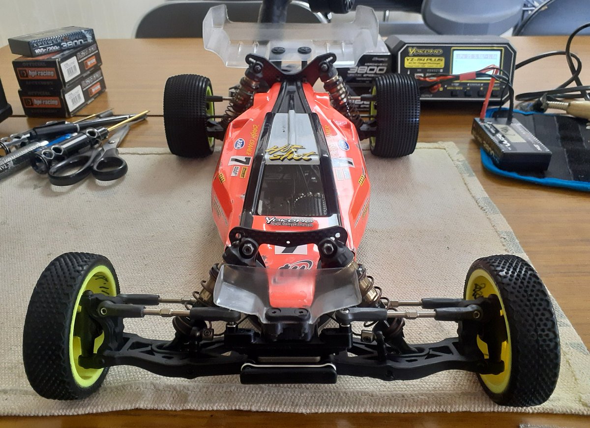 Tpanzer3050's tweet photo. 今日はツインで、
新カテ21.5Tクラスの
2回目テスト
( ^ω^ )
今日のマシンは、
ヨコモのYZ-2Cal3.1に
モーターは、
REDS Racing VX3
(21.5T)を搭載
17.5Tストック並みに
快走しちゃいましたっ。
( ^ω^;)
#オームツインサーキット
#オーム模型
#YZ2 #Yokomo https://t.co/6rX6mulWMs