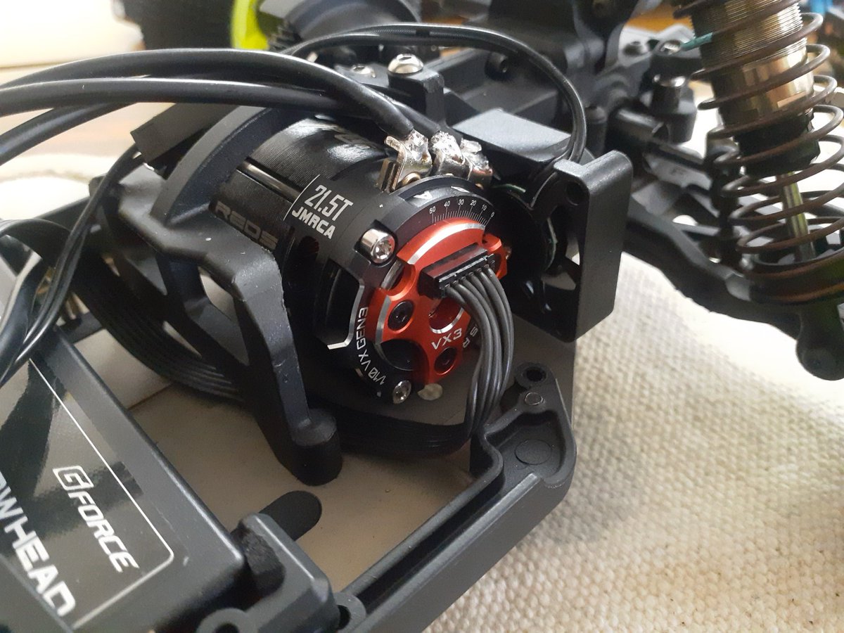 Tpanzer3050's tweet photo. 今日はツインで、
新カテ21.5Tクラスの
2回目テスト
( ^ω^ )
今日のマシンは、
ヨコモのYZ-2Cal3.1に
モーターは、
REDS Racing VX3
(21.5T)を搭載
17.5Tストック並みに
快走しちゃいましたっ。
( ^ω^;)
#オームツインサーキット
#オーム模型
#YZ2 #Yokomo https://t.co/6rX6mulWMs