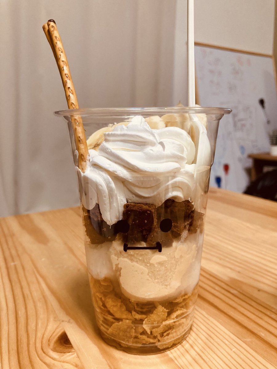 tm100nin's tweet photo. 息子と奥さんにチョコブラウニーを作ったのだけれと、味がイマイチだったので、ひみつのおるすばん使用のパフェにしてハッピーバレンタインしましたとさ。 https://t.co/Sfc7rWOuvl