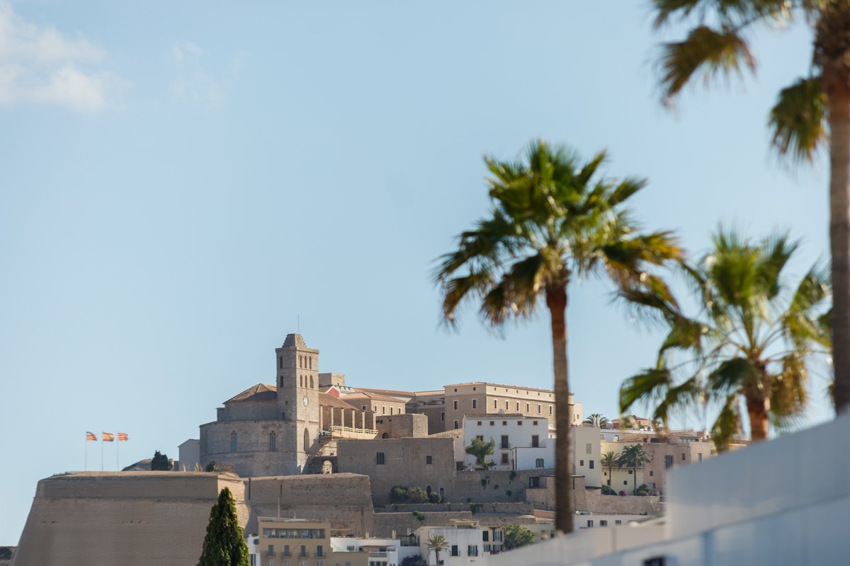 Historia frente al mar.
Así se vive Ibiza desde Marina Ibiza.

History by the sea.
This is Ibiza, from Marina Ibiza.

#marinaibiza #ibiza #meetus #superyacht #travelibiza #ibizadestination #berthwithus