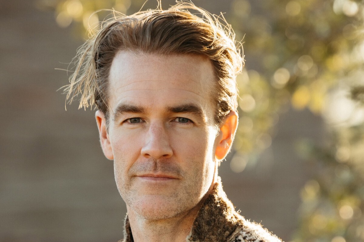 Despedimos con el corazón apesadumbrado a #JamesVanDerBeek, un actor que marcó a toda una generación con su papel en #DawsonsCreek y cuya vida fue una lucha de coraje, fe y amor hasta el final.  Gracias por cada risa, cada emoción y por ser una luz para tantos   #DescansaEnPaz
