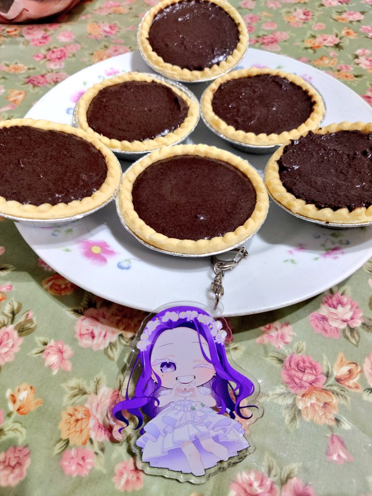 しどさんハッピーバレンタイン💜
チョコです〜とはっきり言いたいけど
ただのシュークリームになれなかったもの🥲
ペチャンコのまま_(:з」∠)_
本来シュークリームに注入すべきカスタードも使い道無くなったので適当にタルトにした
食べてあげてみる？🥺
#育てSEED