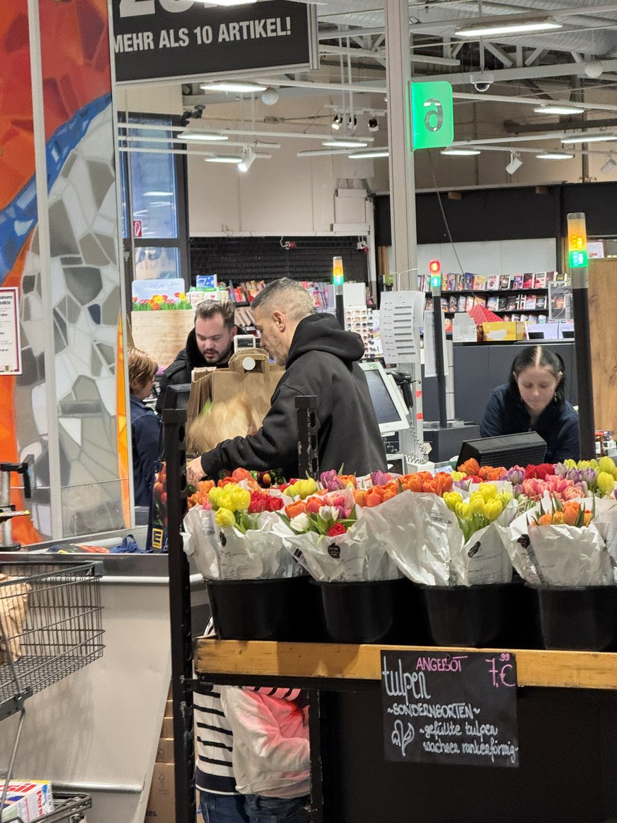 dirk_adam's tweet photo. Bushido #Pullach PS: Er wollte sich mit mir fotografieren lassen. Ich habe nein gesagt. https://t.co/5Og34S7Q6I