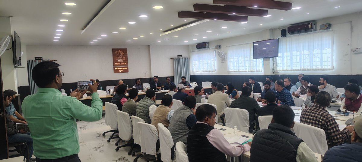 LSBA_Munger's tweet photo. दिनांक 14/02/26 को जिला पदाधिकारी के द्वारा  जिला समन्वय मीटिंग मे LSBA अंतर्गत WPU तथा CSC हेतु जमीन चिन्हित हेतु  सम्बंधित CO को निर्देशित किया गया l मौके पर उप विकास आयुक्त मुंगेर, निदेशक DRDA, तथा जिला स्तरीय टीम उपस्थित रहे https://t.co/R9AUzuJ5f8