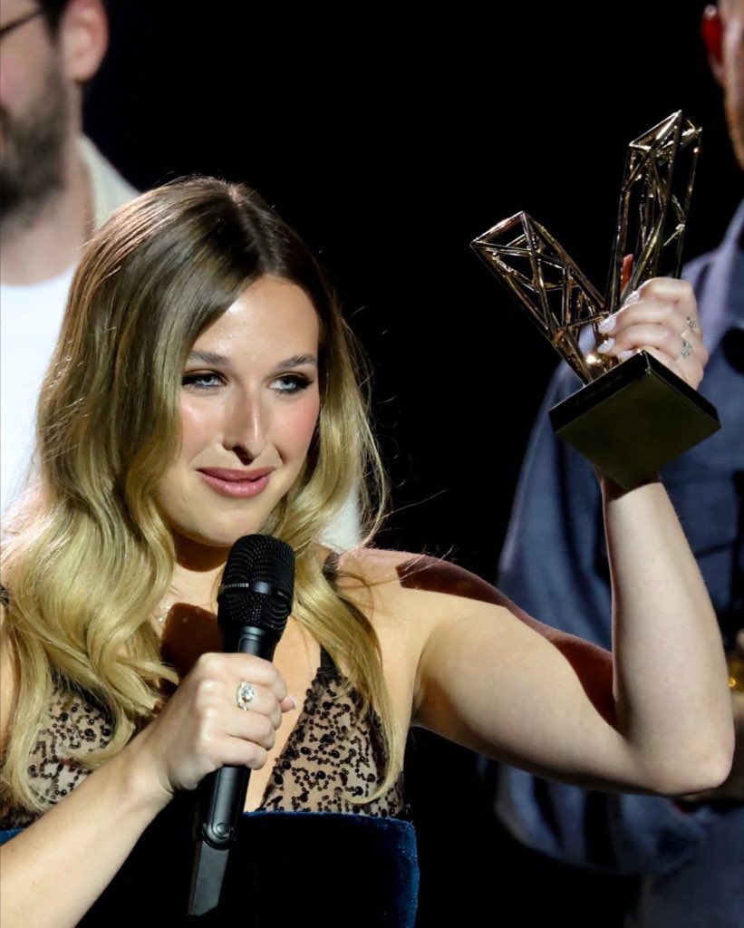 🥹👸👑

#HelenaBailly