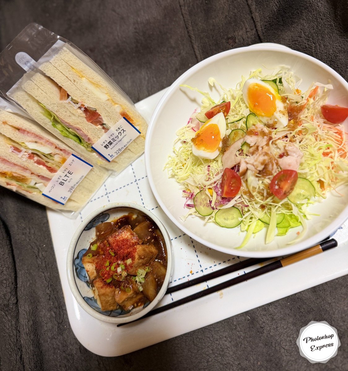 tsubasan's tweet photo. 夜ご飯

 #ローソン  #サンドイッチ  #BLTE  #野菜ミックス 
 #サラダ🥗  #厚揚げとこんにゃくの煮物 https://t.co/QoVCF0D2hb