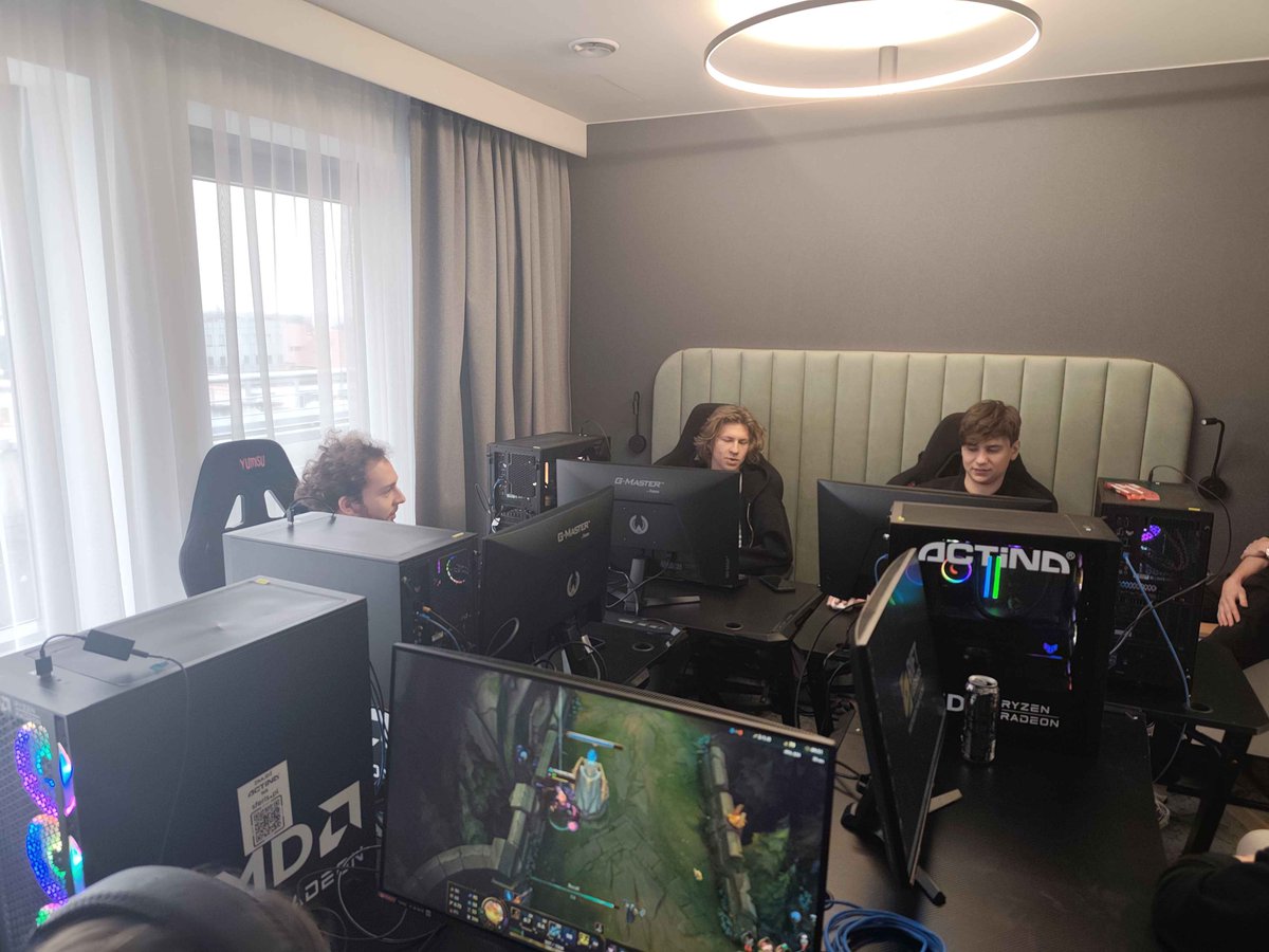 devils.one tweet media