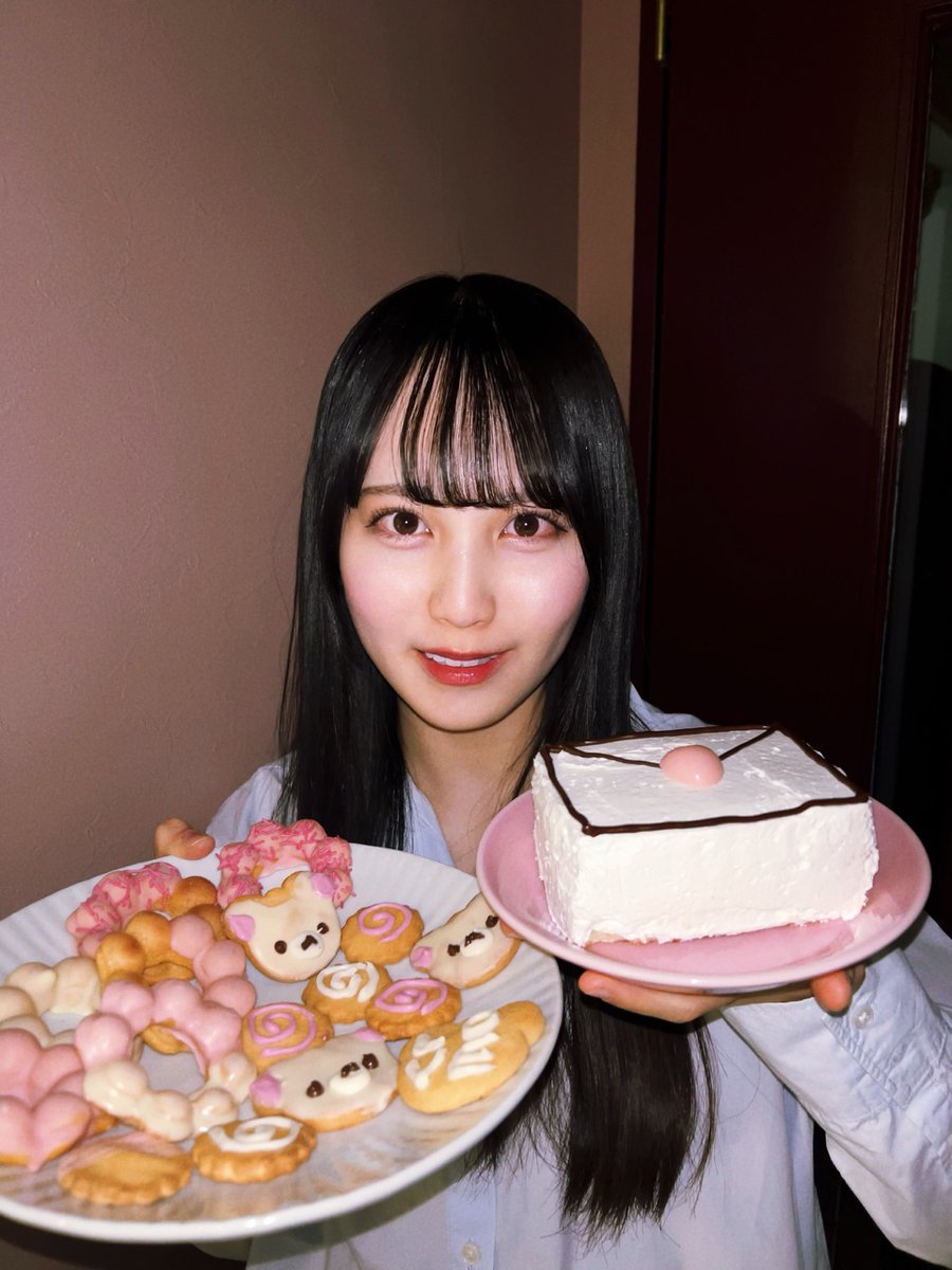 hinatazaka46's tweet photo. 【ブログ更新☀️ 松尾桜】 おうちバレンタイン🍫🤍 https://t.co/sHP4DGi3It #日向坂46 #松尾桜 https://t.co/6SF2CRVOsu