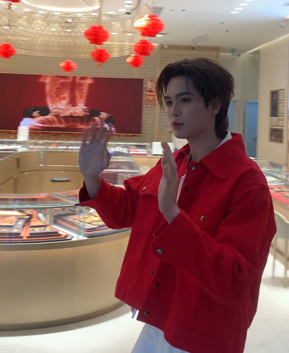 อะเค เช้คอินละะะะ 

VDay with JuniorMark 

#CentralRama9xJuniorMark