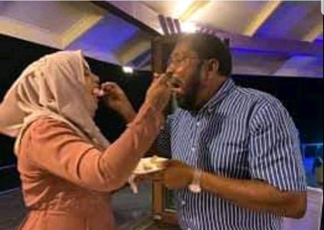 ދިވެހިންނަކީ ފަގީރު ބައެއް އެހެންވެ ދަރަނި އިތުރު ވަނީ، ސަރުކާރުގެ ކުށެއް ނެތް: ގާސިމް
🤮