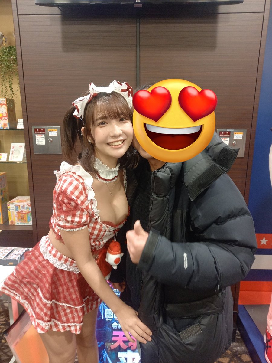 [問卦] 日本女僕合照大奶直接壓上來? - 八卦 - PTT.BEST 批踢踢爆文