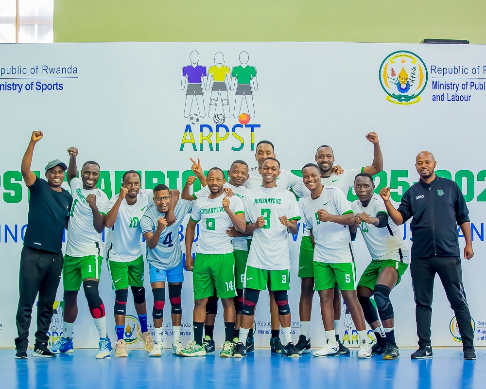 WorkersRwanda's tweet photo. VOLLEYBALL-MEN || CATEGORY B
We congratulate the @RwandaHealth who are crowned the #ARPST Champions 2025/26!🏆
Ikipe ya Minisiteri y’Ubuzima imaze kwegukana igikombe nyuma yo gutsinda iy’Ikigo cy’Igihugu gishinzwe Ibibuga by’Indege, @RwandaAirports amaseti 3-0!
#ARPSTFinals2026 https://t.co/uKGo5u396m