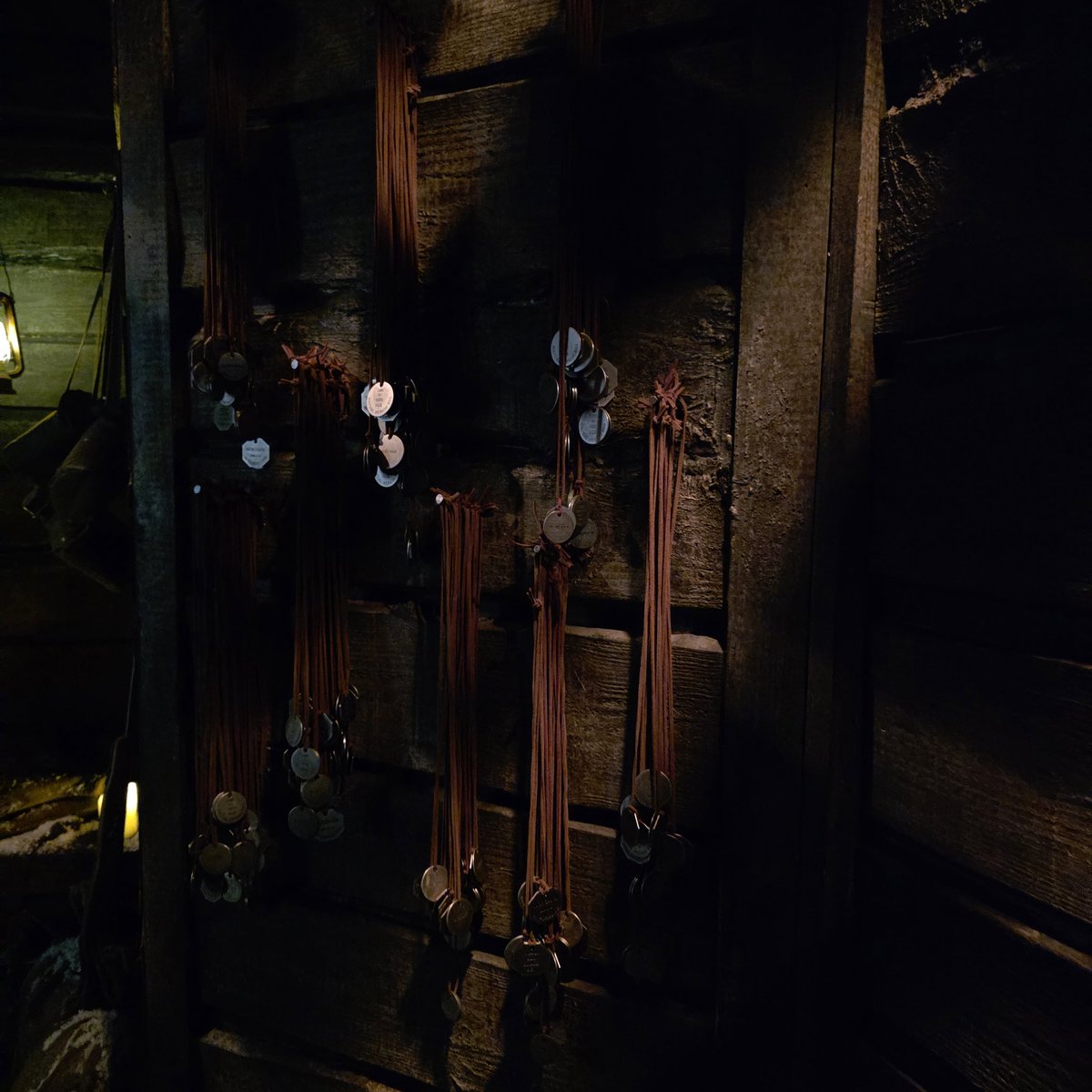 2/14 저녁 연극 벙커 트릴로지(아가멤논) #벙커트릴로지
모르가나는 난해했지만 아가멤논은 보면서 대박!을 외침
내용도 이해 할 수 있었지만 난투극을 비롯한 배우들의 연기가 극장을 꽉 채움
그리고 연락병은 계속 그 사람이 아닐까 의심하면서 봤는데 그 사람이 맞았음!!
(스포라 말할 수 없..)