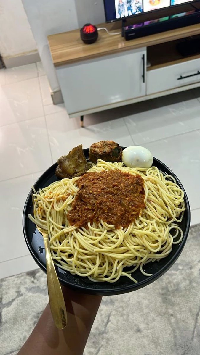 skiistiredasf's tweet image. this or that??🤔