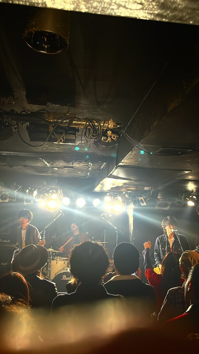 ライブ後、外が明るいのが song for morning groly感あったな。いろんな周りのバンドが辞めていく中よくここまでやりきってくれたなと思う