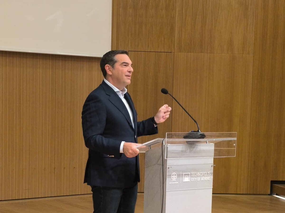 Είναι πλέον φανερό οι επιθέσεις κατά του Αλέξη Τσίπρα θα συνεχιστούν και θά ενταθούν.
Είναι ο μόνος που μπορεί να παράγει πολιτική με επίκεντρο την καθημερινότητα και την ζωή του πολίτη.
Φοβούνται και φαίνεται.