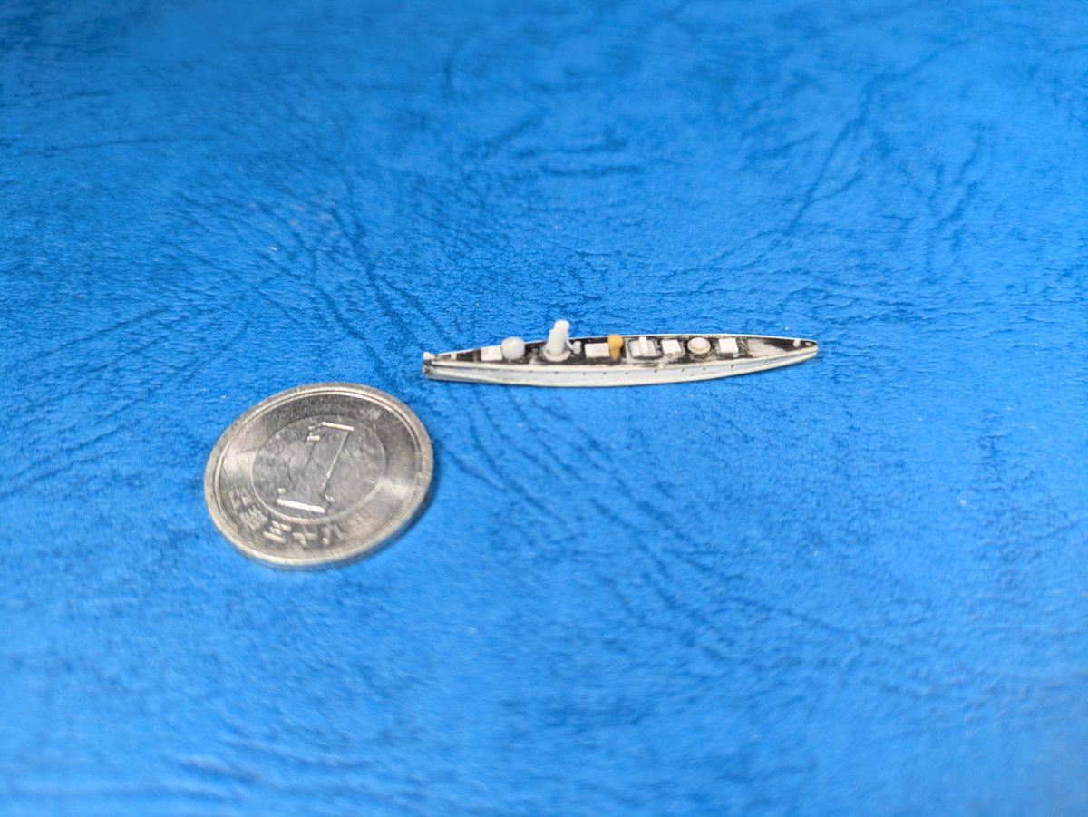 yamapanski's tweet photo. #模型 #スケールモデル #プラモデル #軍艦 #艦船 #船 #艦艇 #ウォーターライン 1/700 #フルスクラッチ #アメリカ #海軍 #試作水雷艇 #スティレット #WT1 作成中。
舷窓掘り付け、艦後部天窓変更、旋回魚雷発射管基部作成、煙突蒸気捨管取り付け。
艇後部の甲板上配置が変わりました。 https://t.co/sullgTAFM4
