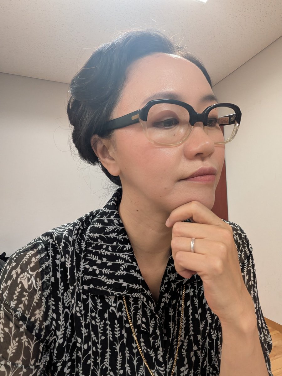 mareli_no's tweet photo. カヴァ/パリも残す所あと1回となりました😭マエストロバッティの弟子マエストラのシーン。カヴァーキャストの花ちゃんが再現してくれました😍✨カヴァーキャストさんは毎日きてじっと見て覚えてソリストさんに何かあったらすぐに代打できる集中力と精神力が必要な偉大な仕事です。尊敬。
#東京二期会 https://t.co/ZpmUVdp4Am